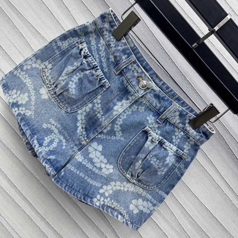 Chanel Short Pants Lightweight 108091