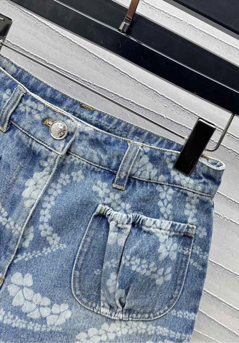 Chanel Short Pants Lightweight 108091