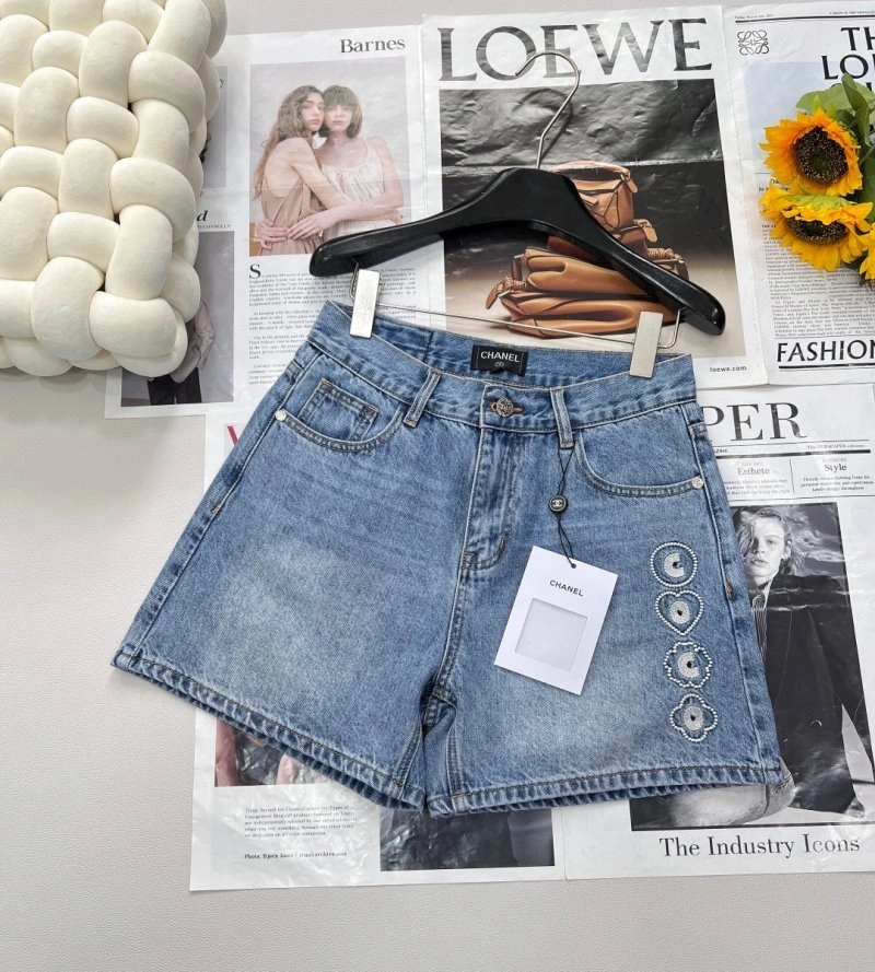 Reliable Chanel Short Pants 108075