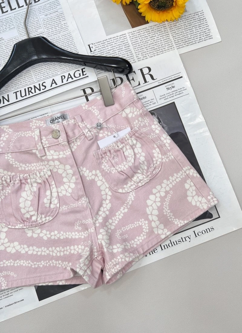Fashionable Chanel Short Pants 108079