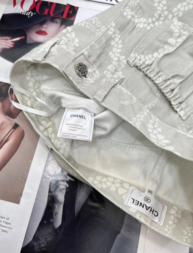 Sophisticated Chanel Short Pants 108074