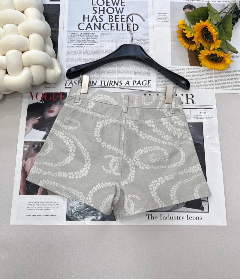 Sophisticated Chanel Short Pants 108074