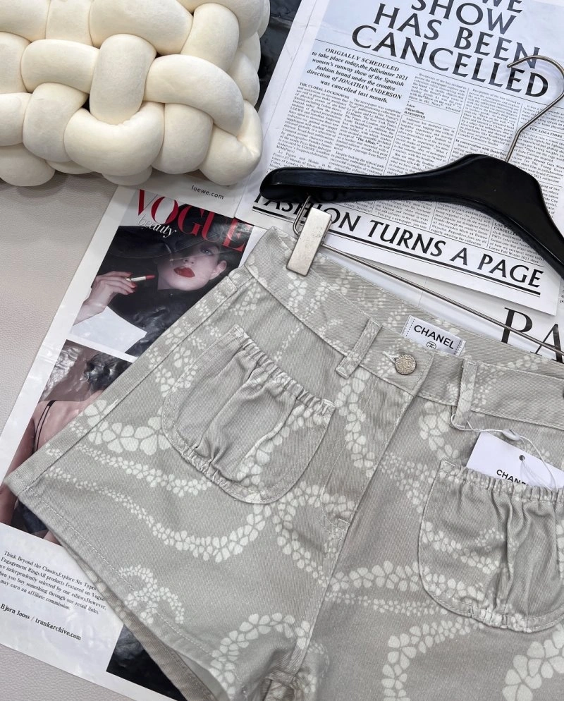 Sophisticated Chanel Short Pants 108074