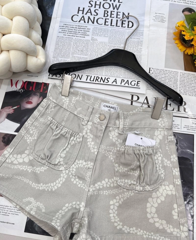 Sophisticated Chanel Short Pants 108074