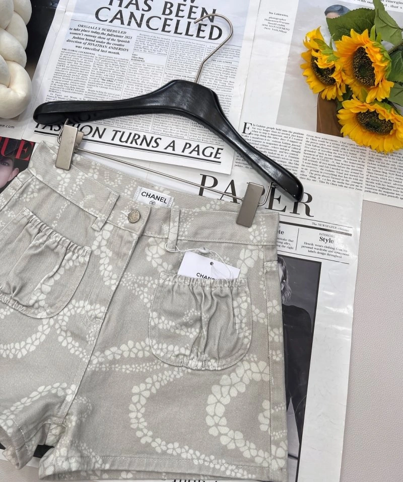 Sophisticated Chanel Short Pants 108074