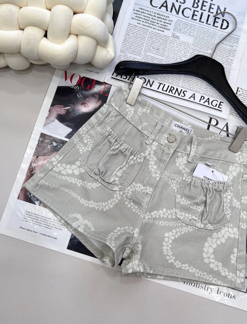 Sophisticated Chanel Short Pants 108074
