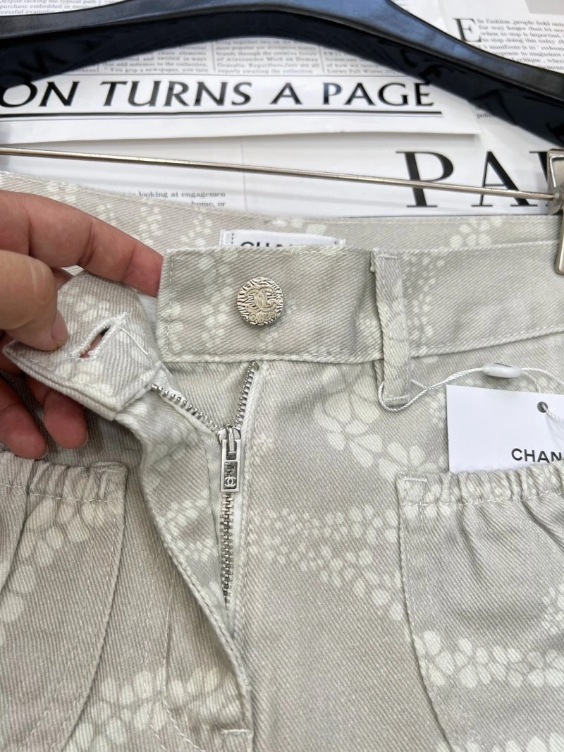 Sophisticated Chanel Short Pants 108074