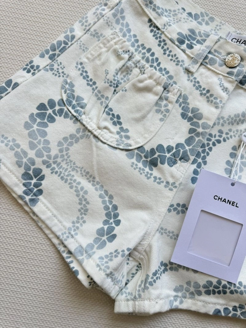 Resilient Chanel Short Pants 108068