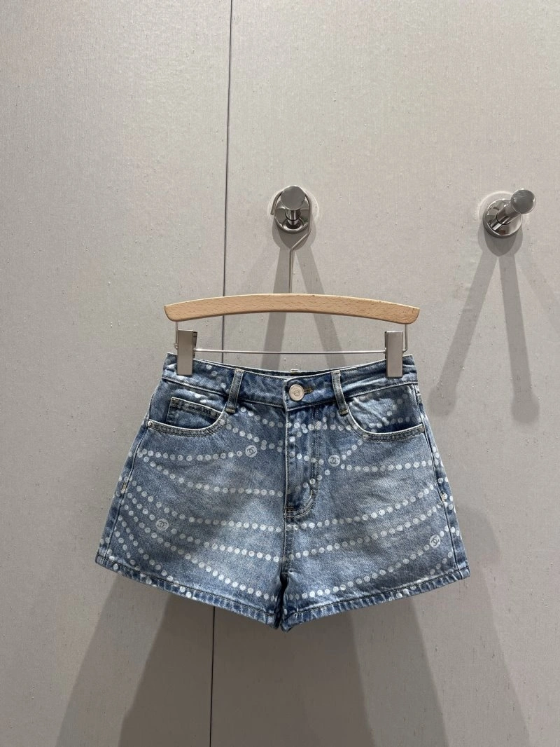 Chanel Short Pants Breathable 108076