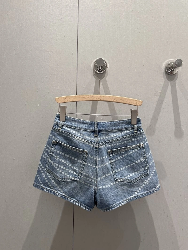 Chanel Short Pants Breathable 108076