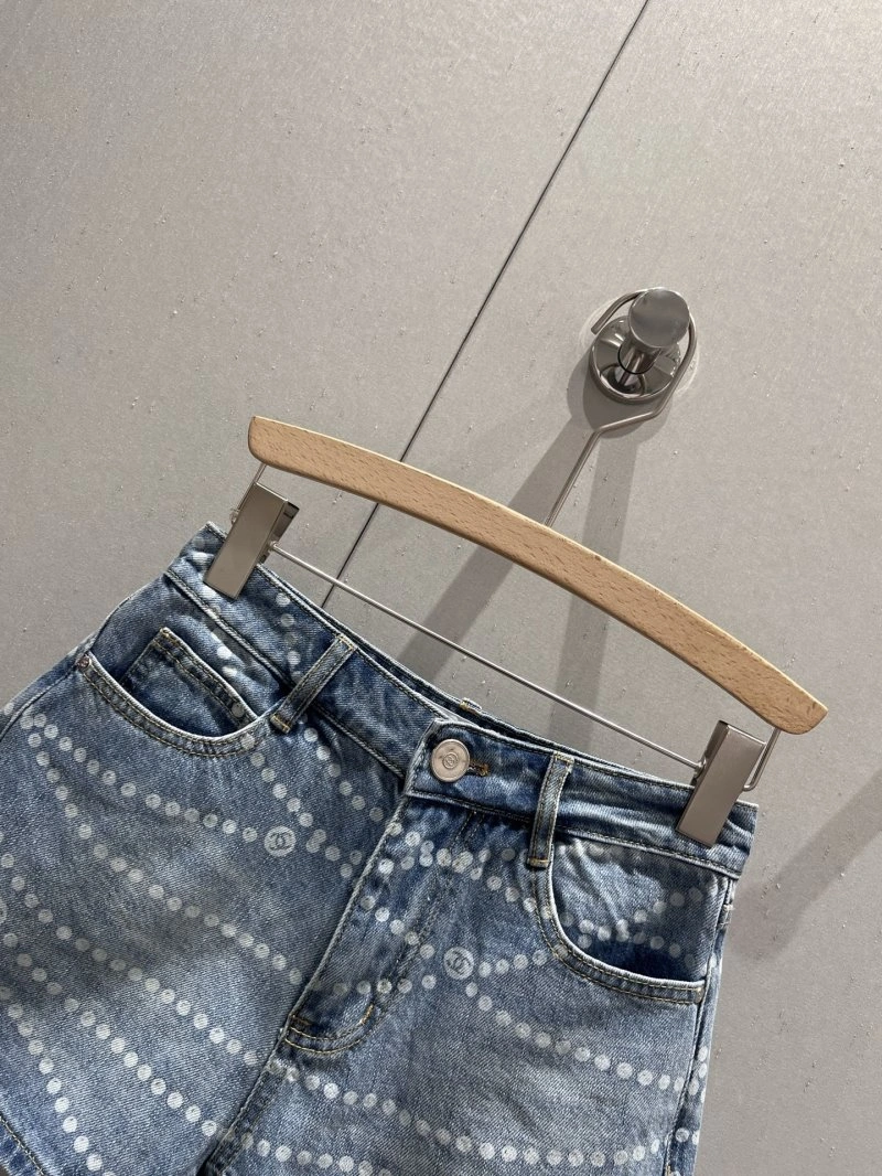 Chanel Short Pants Breathable 108076