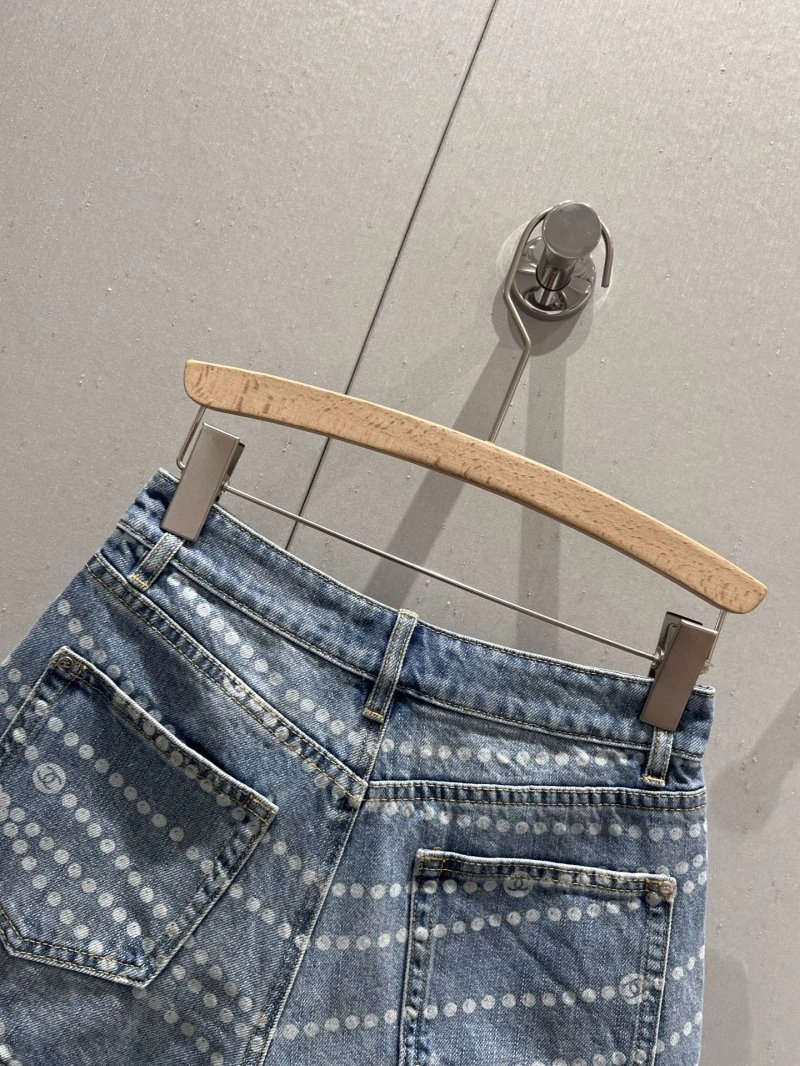 Chanel Short Pants Breathable 108076