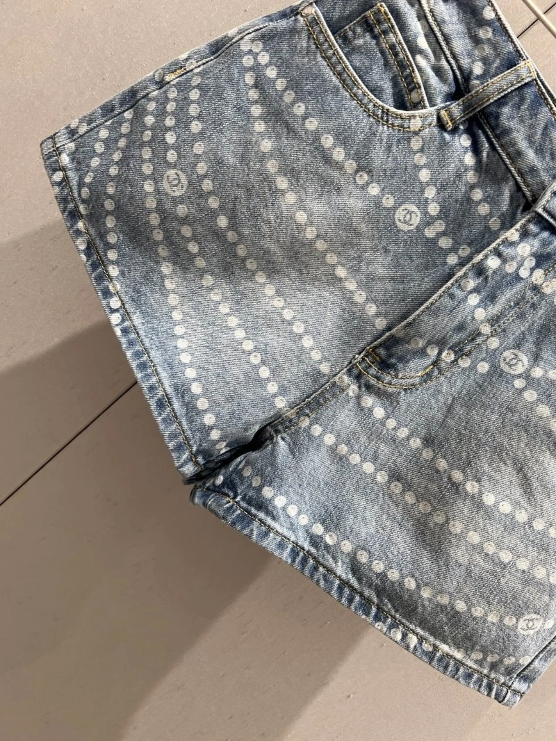 Chanel Short Pants Breathable 108076