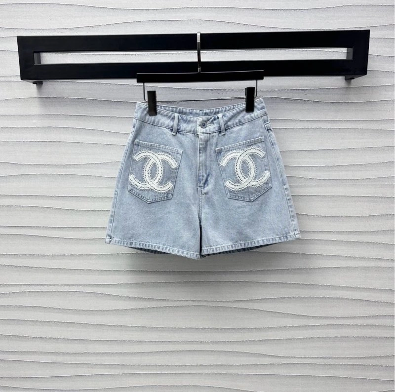 Chanel Short Pants Lightweight 108055