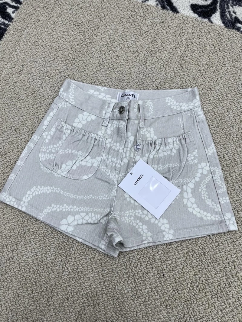 Chanel Short Pants Youthful 109733