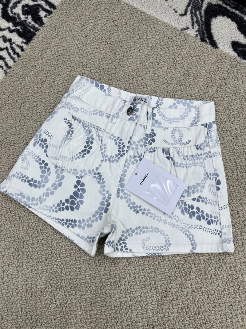 Chanel Short Pants Youthful 109733