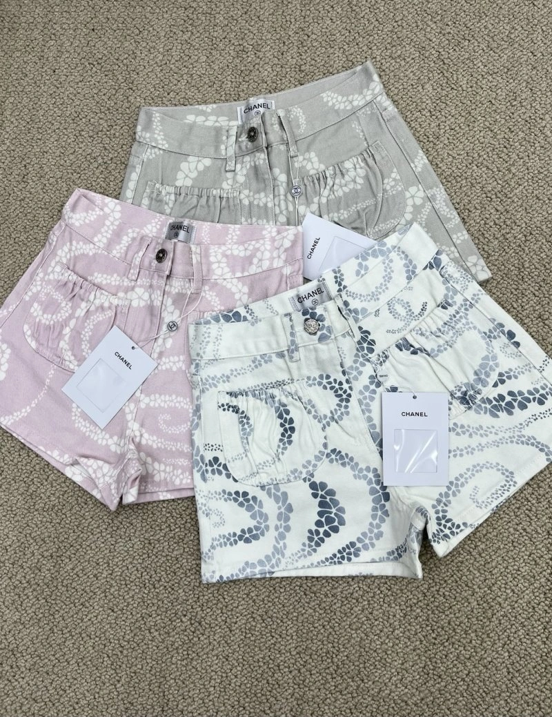 Chanel Short Pants Youthful 109733