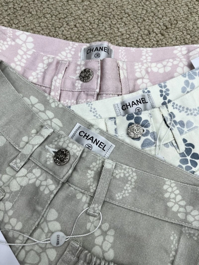 Chanel Short Pants Youthful 109733