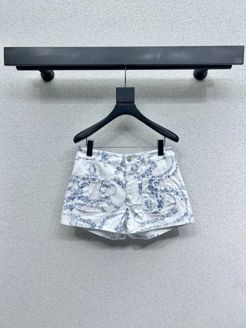 Chanel Short Pants Elegant 109732