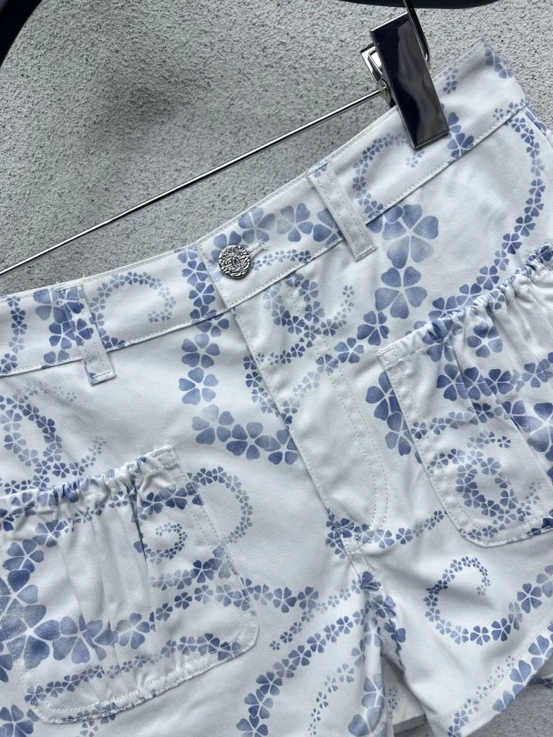Chanel Short Pants Elegant 109732