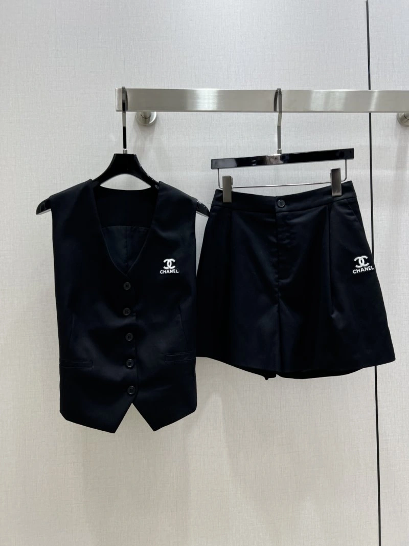 AllSeason Chanel Short Suits 109365