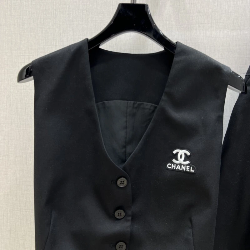 AllSeason Chanel Short Suits 109365