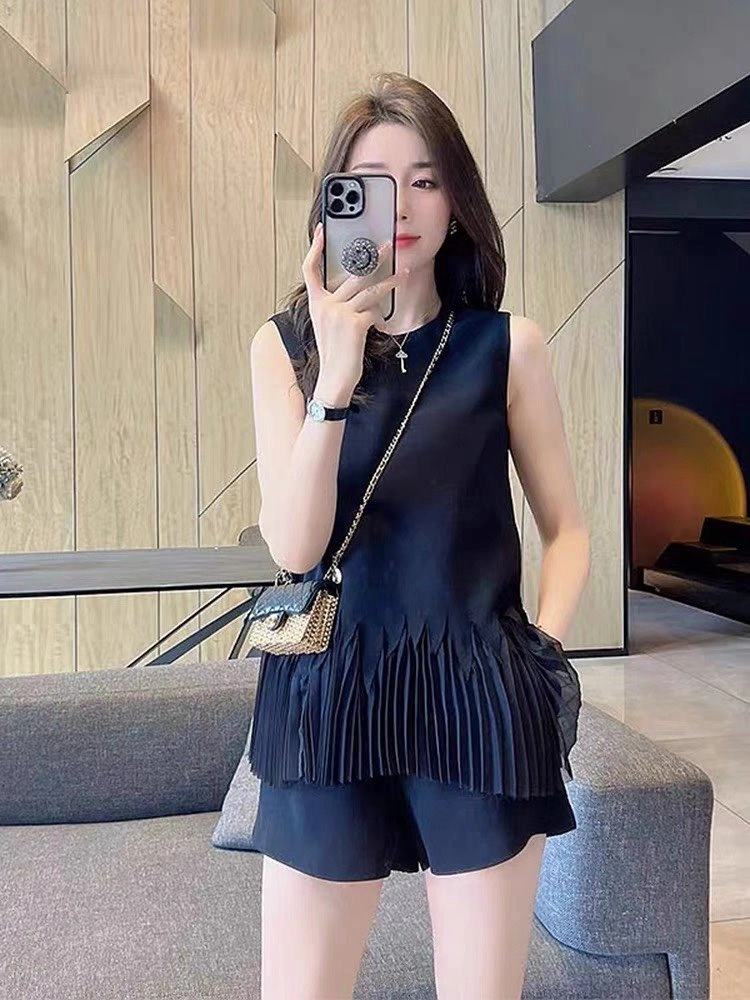 Chanel Short Suits SmartChoice 108756
