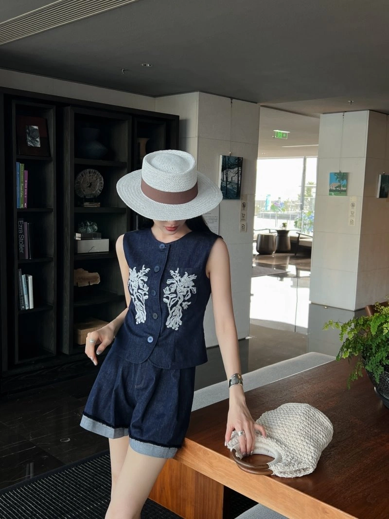 Chanel Short Suits Thermal 108754