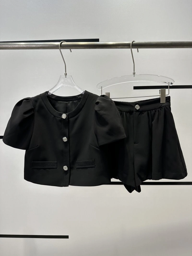 Flexible Chanel Short Suits 108760
