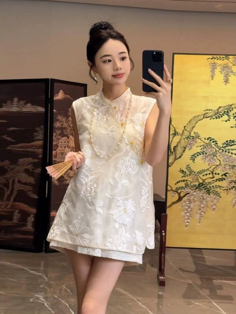 Seasonal Chanel Short Suits 110423