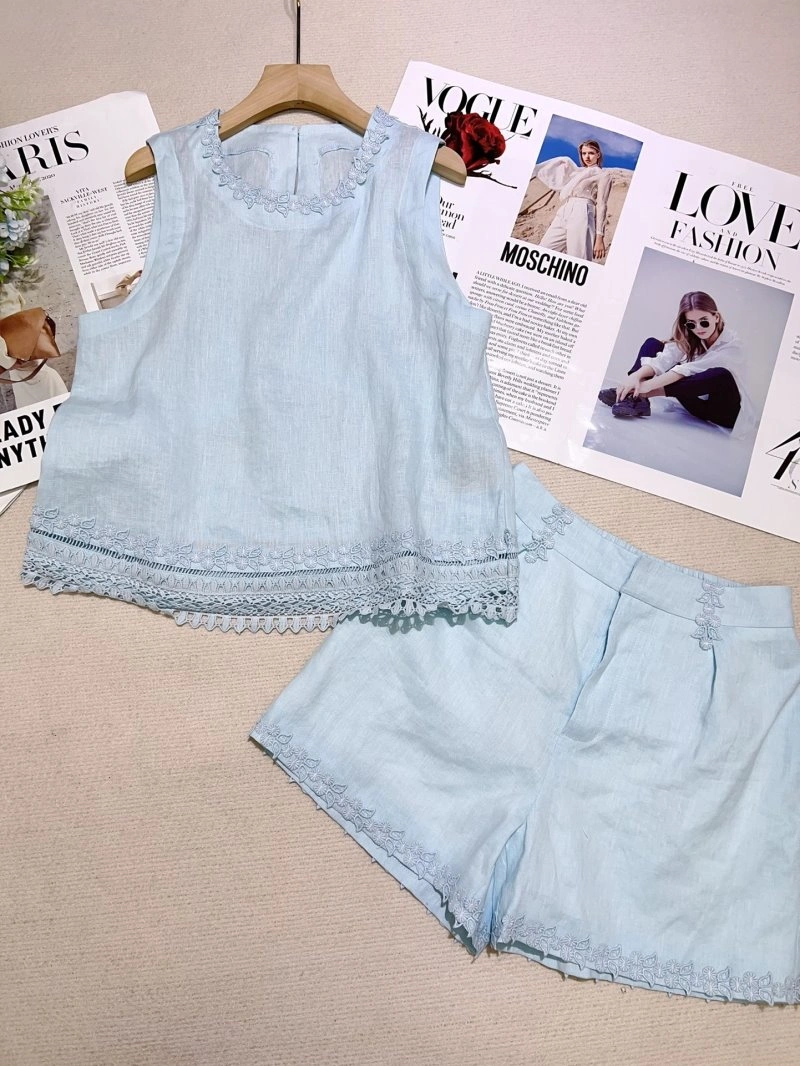 Chanel Short Suits WellDesigned 110420