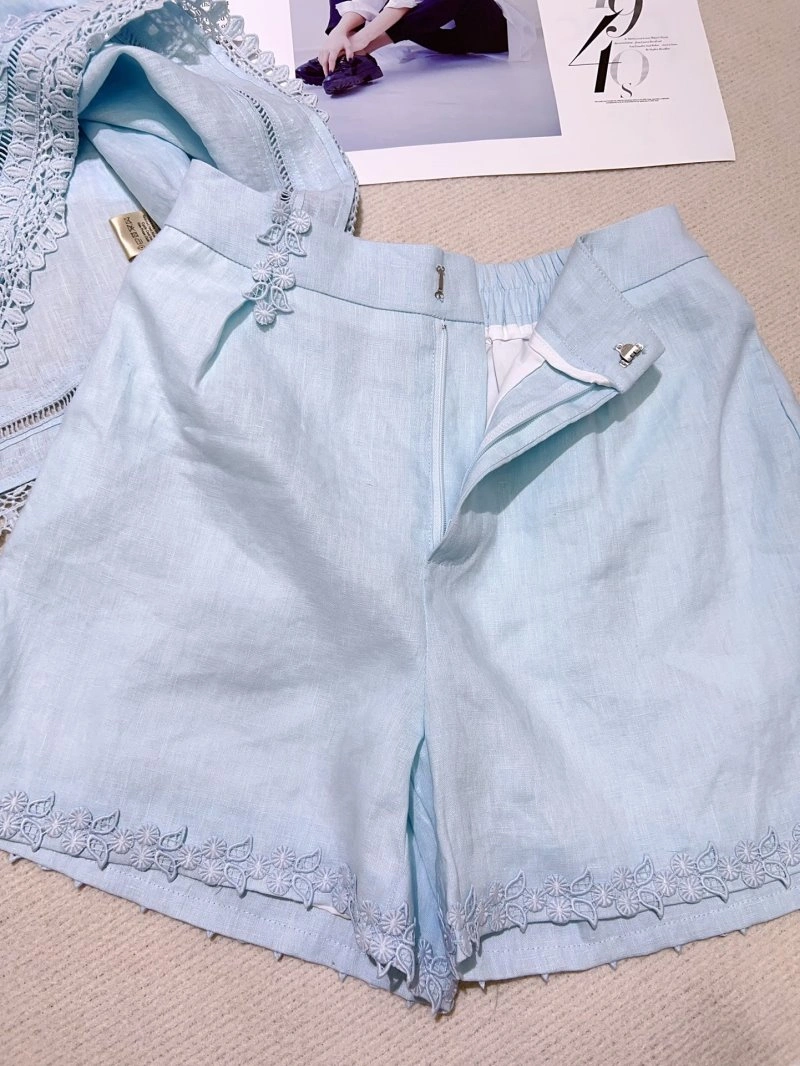 Chanel Short Suits WellDesigned 110420