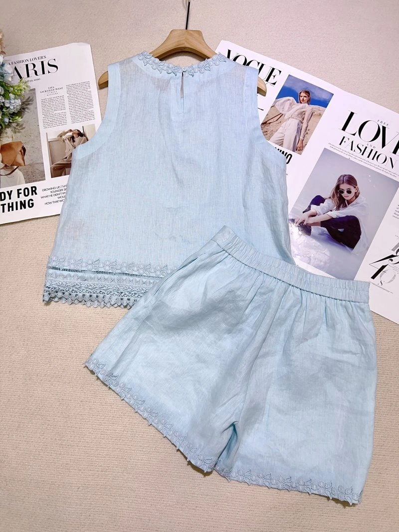 Chanel Short Suits WellDesigned 110420
