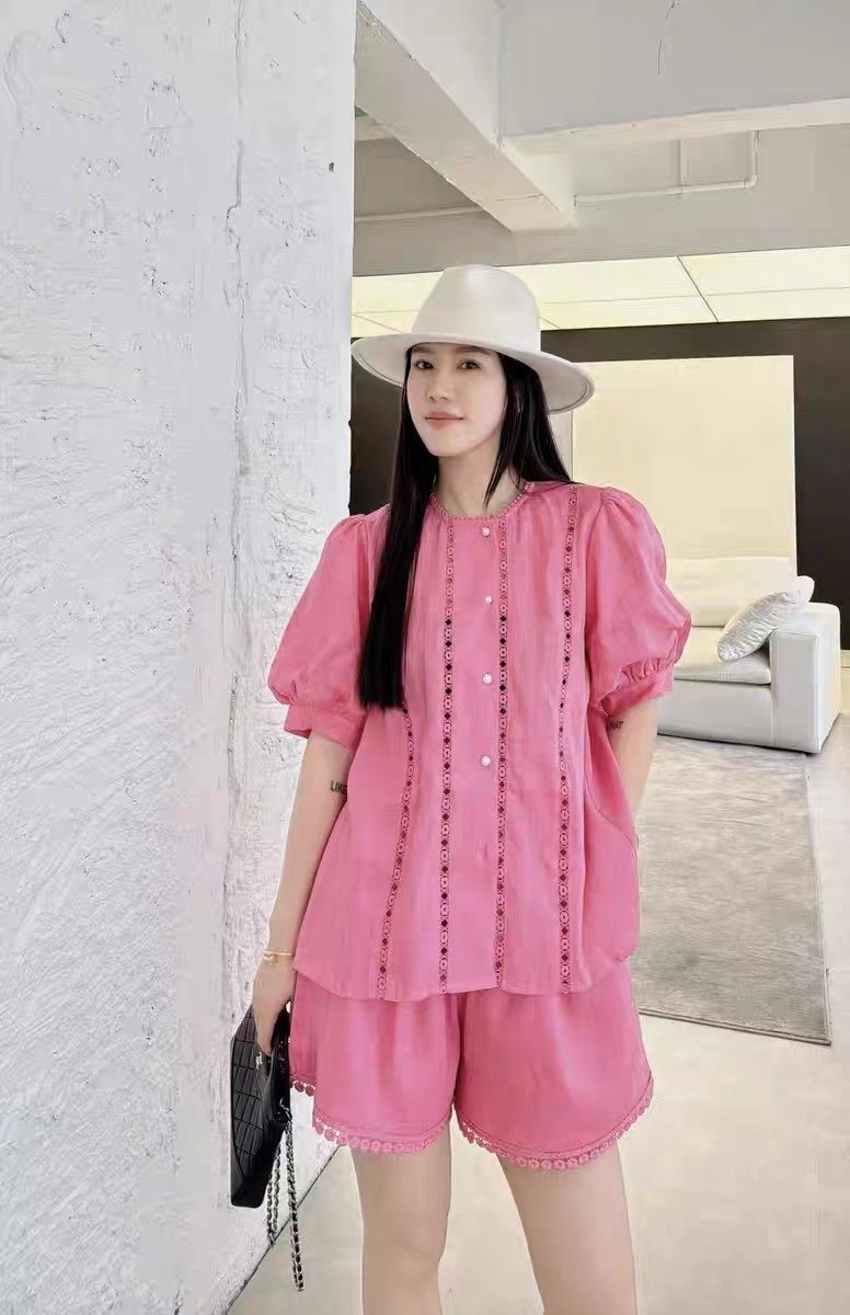 Chanel Short Suits Unisex 110432