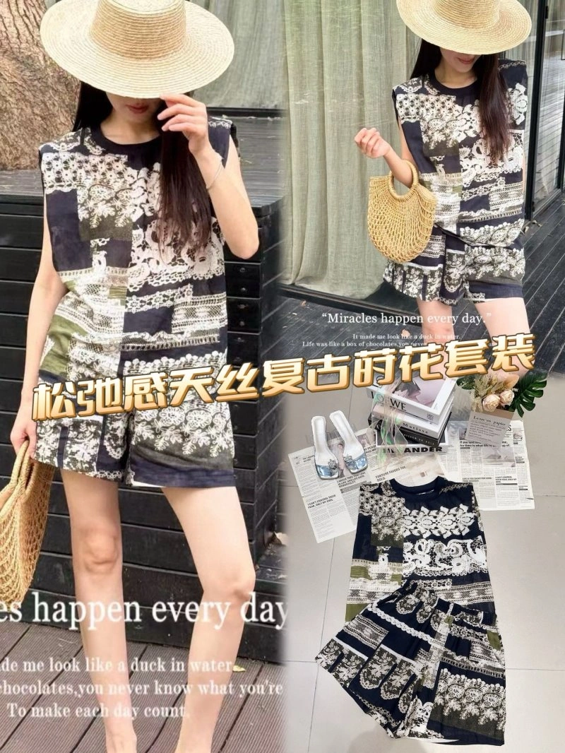 Bright Chanel Short Suits 110409