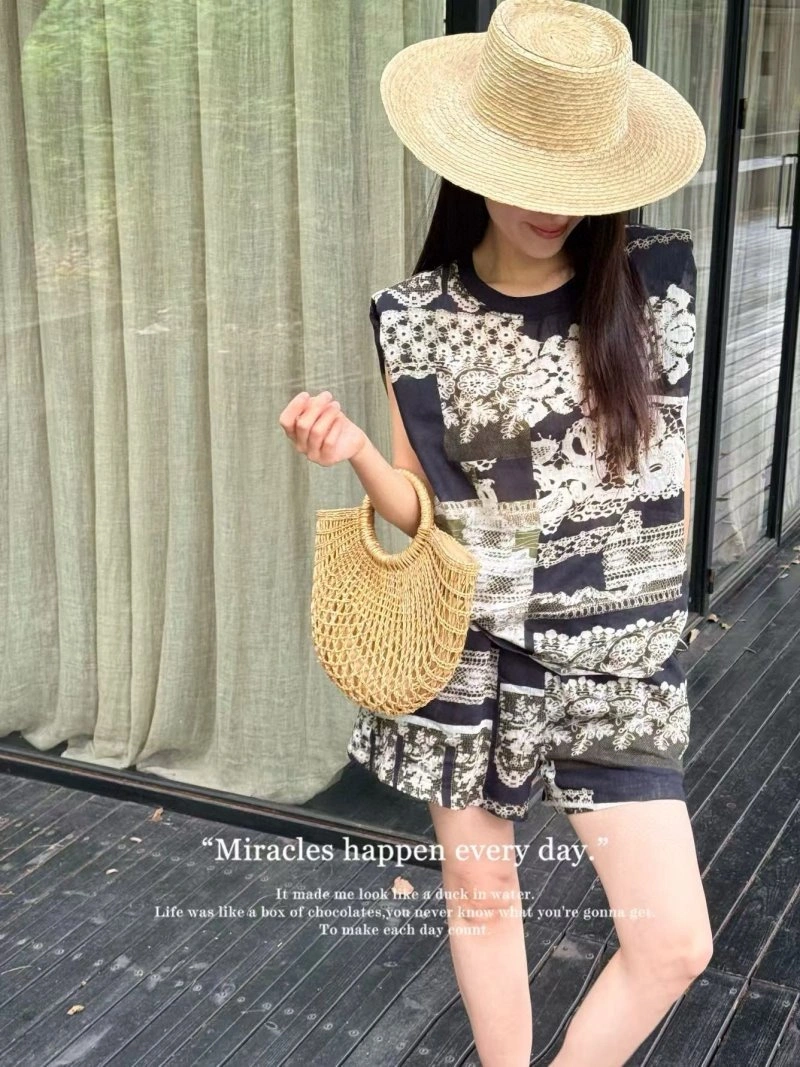 Bright Chanel Short Suits 110409