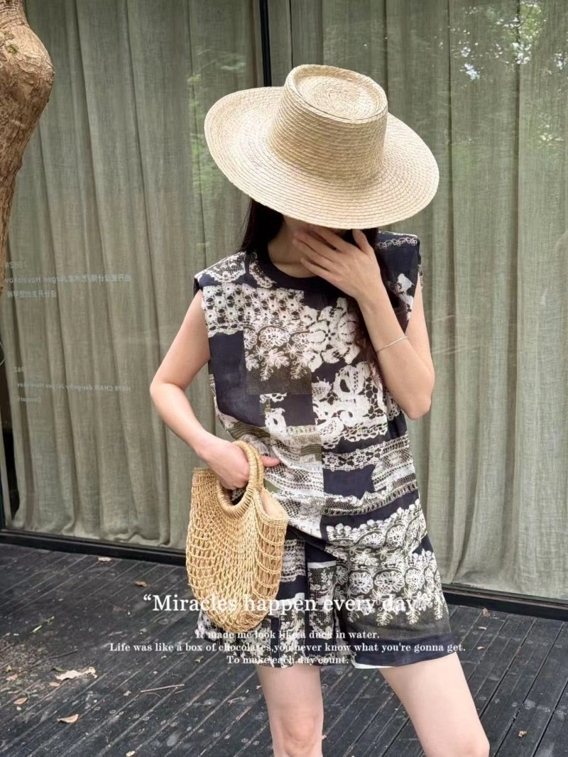 Bright Chanel Short Suits 110409
