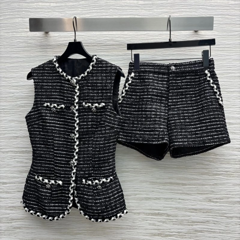 Timeless Chanel Short Suits 110406