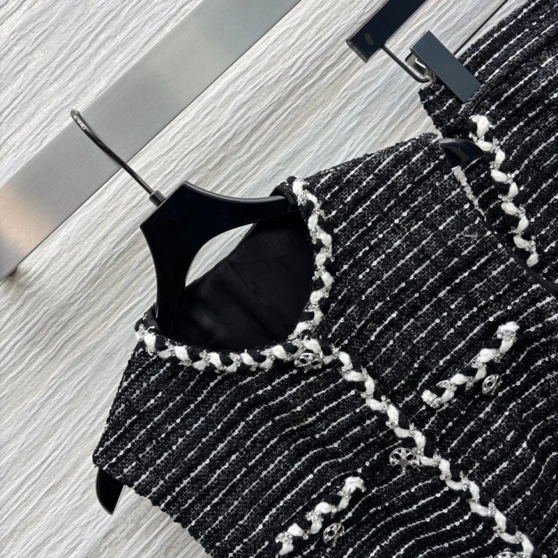 Timeless Chanel Short Suits 110406