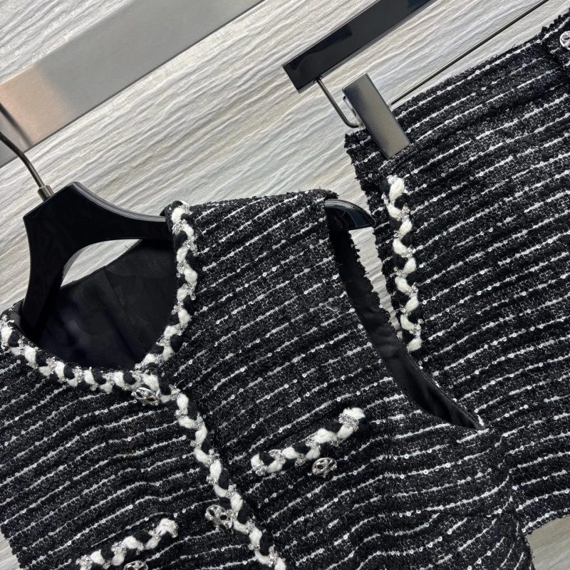Timeless Chanel Short Suits 110406