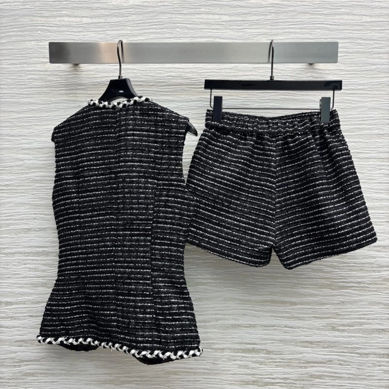 Timeless Chanel Short Suits 110406