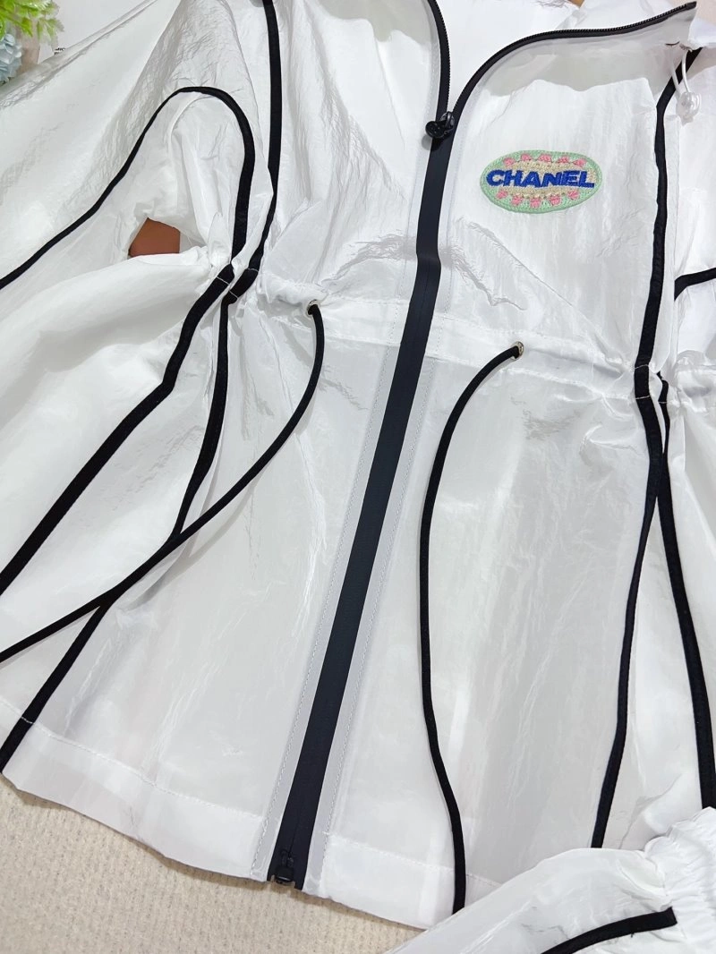 Classic Chanel Short Suits 110384