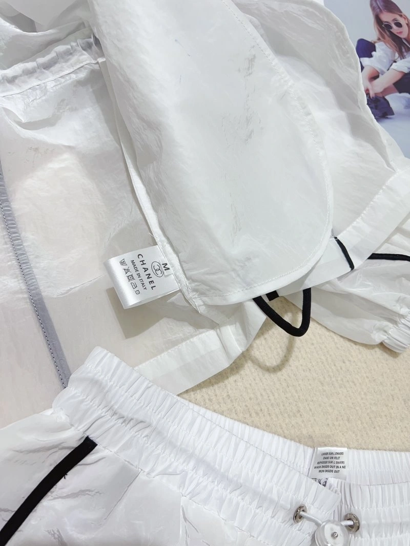Classic Chanel Short Suits 110384