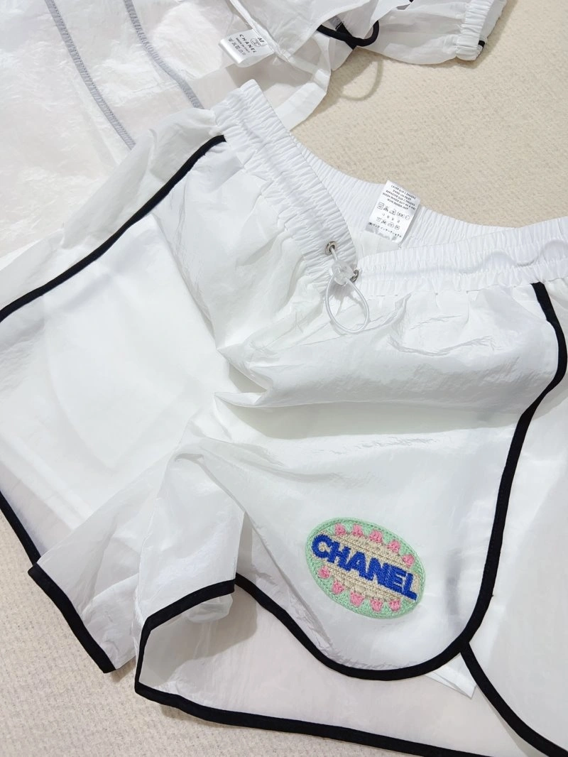 Classic Chanel Short Suits 110384