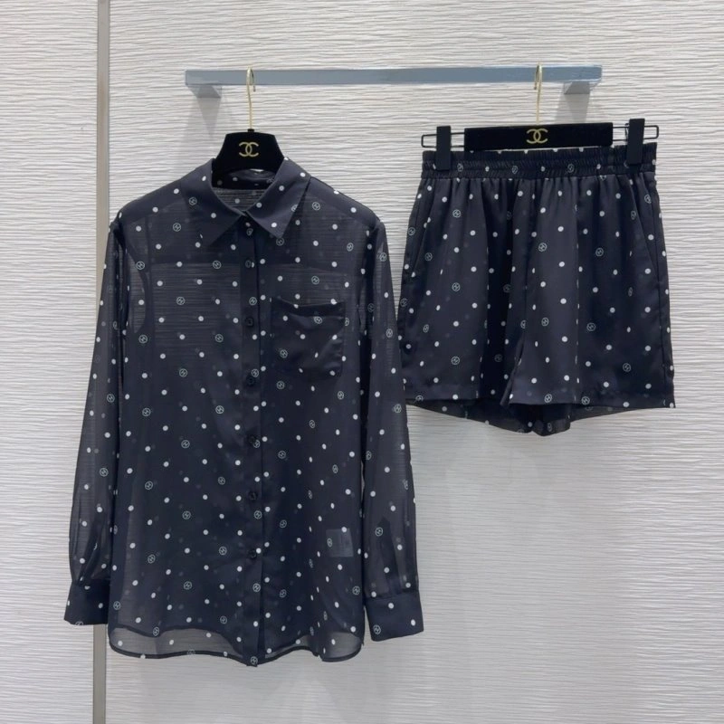 Unisex Chanel Short Suits 110400