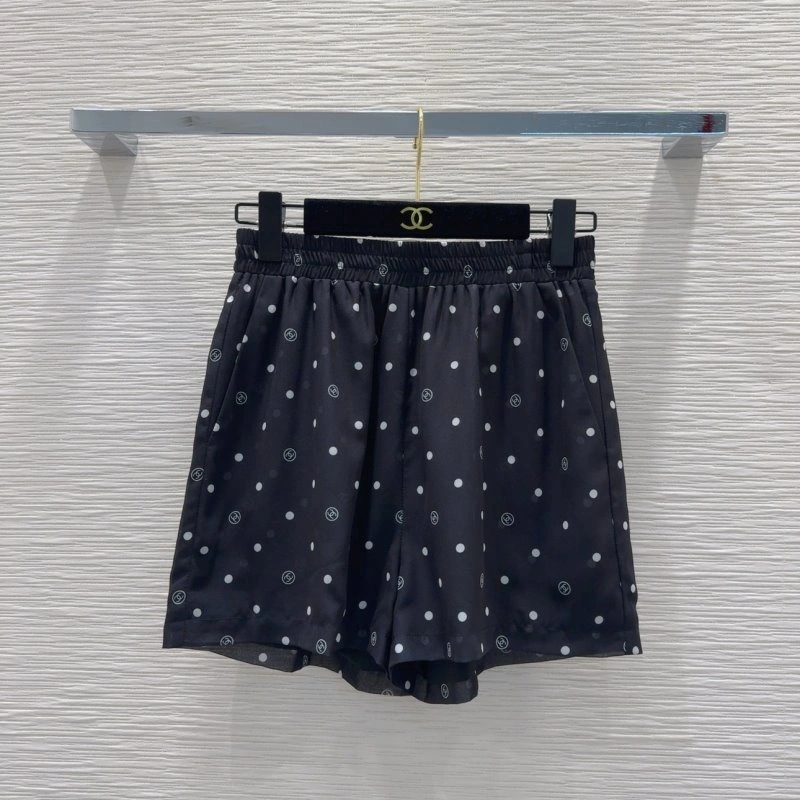 Unisex Chanel Short Suits 110400