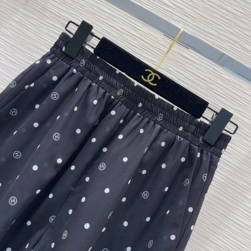 Unisex Chanel Short Suits 110400