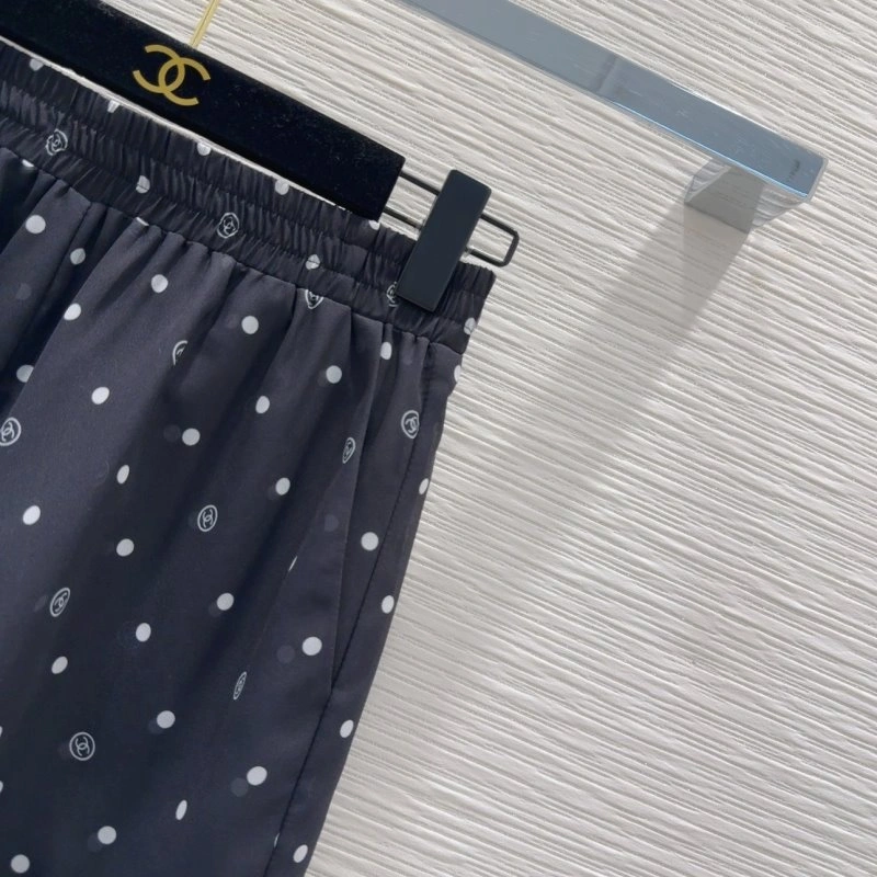 Unisex Chanel Short Suits 110400
