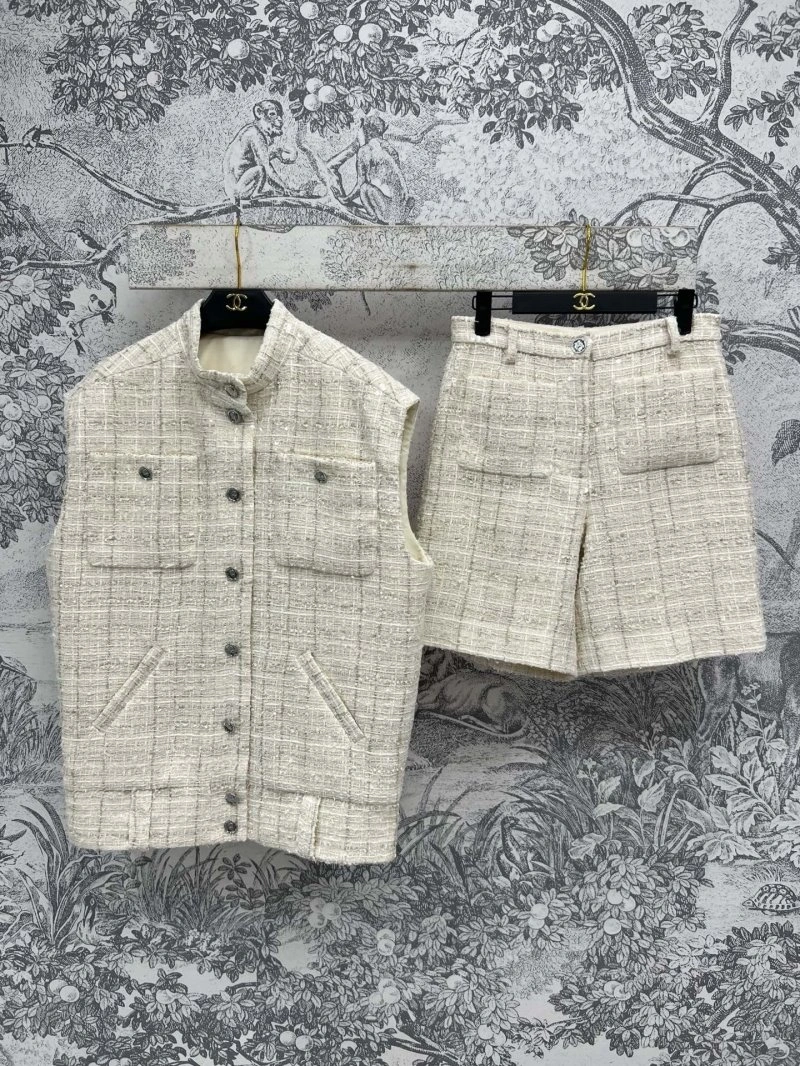 Chanel Short Suits ComfortFit 108078