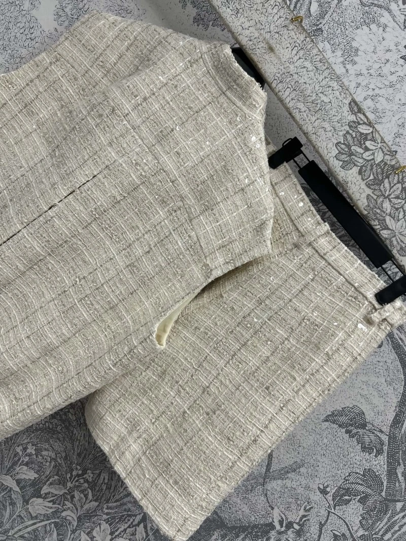 Chanel Short Suits ComfortFit 108078